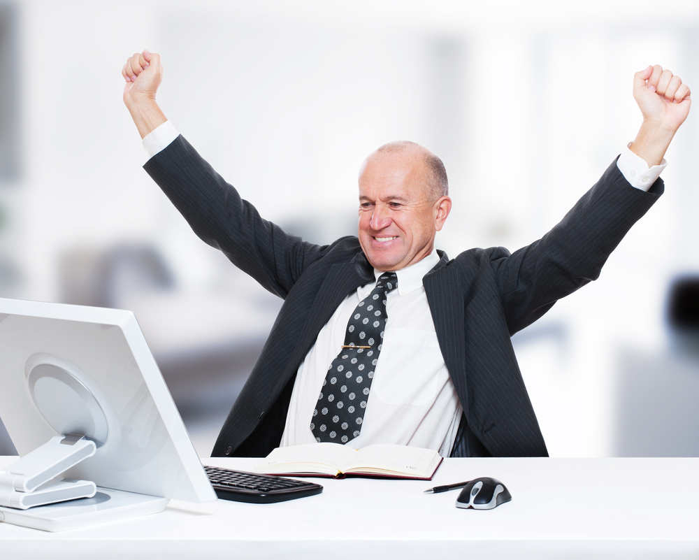 difference between outsourcing and outstaffing