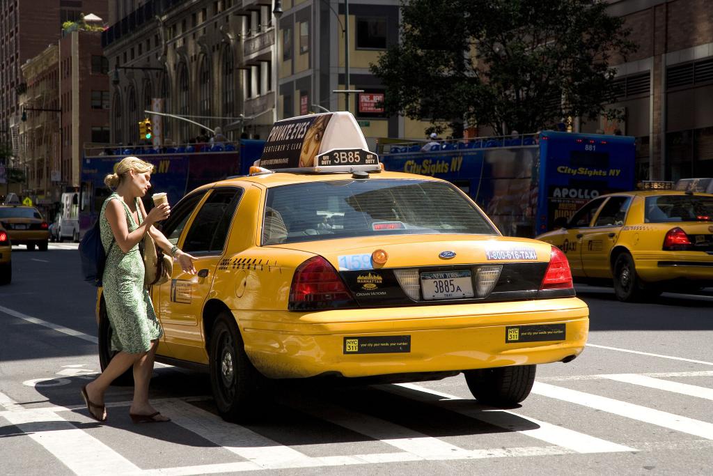Is it profitable to rent a taxi?