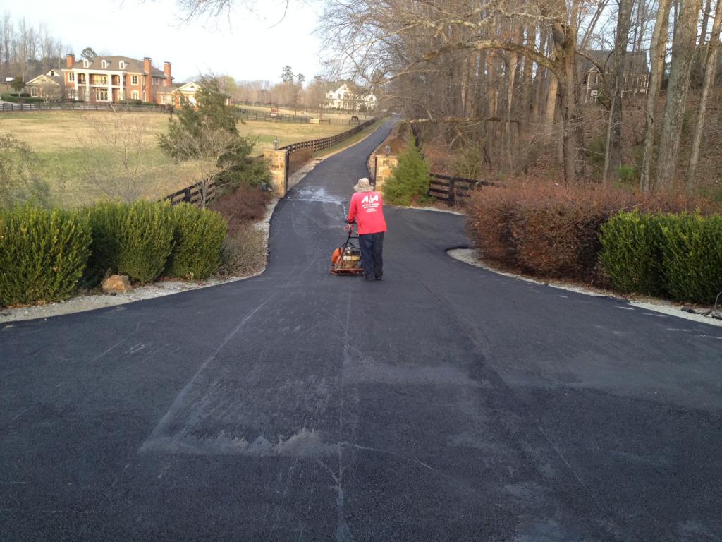 Using a special tool for laying asphalt