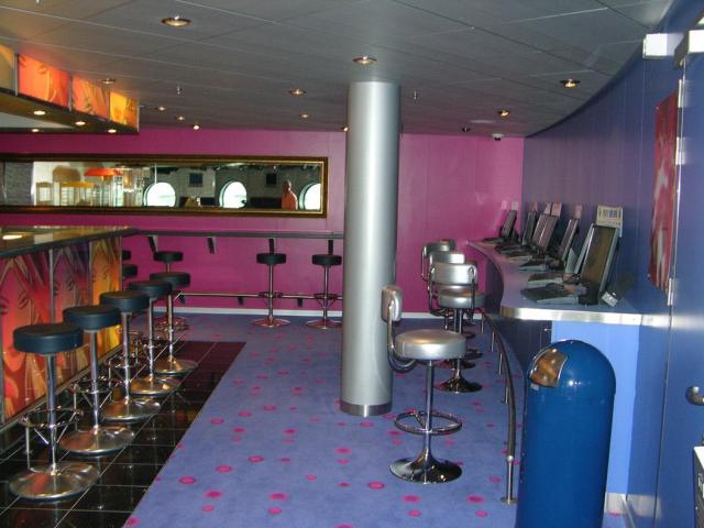 how to open an internet cafe in Russia