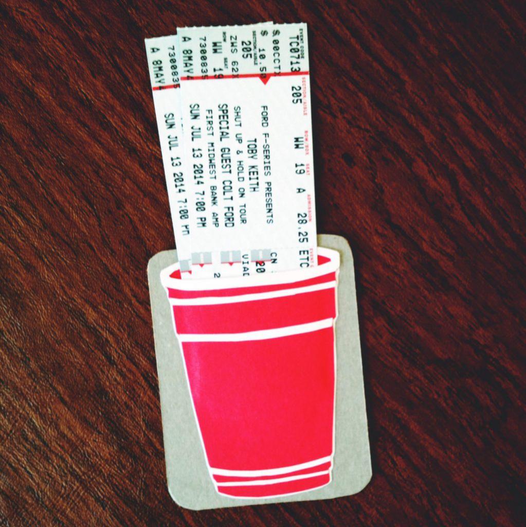 How to decorate a gift certificate