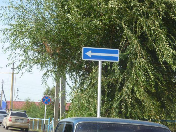 U-turn at the two-way intersection