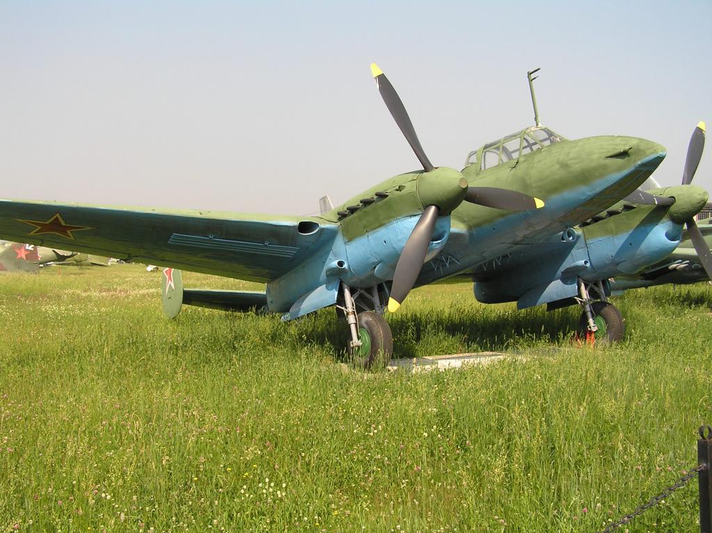 PE-2, Diplomatic Bomber