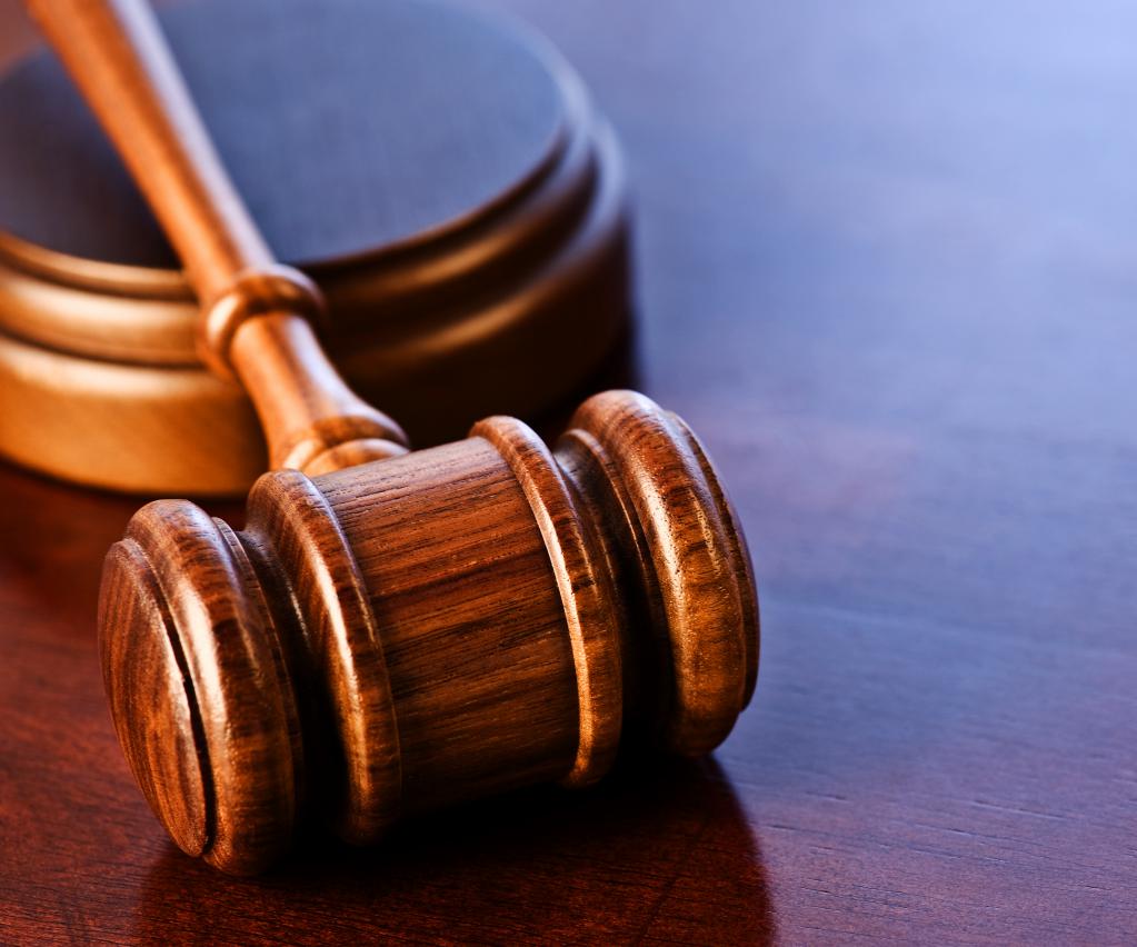 The roof is leaking: where to complain?