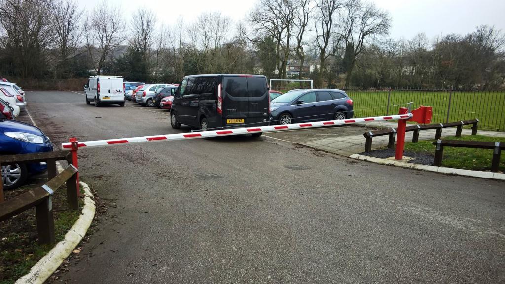 installation of a barrier in the courtyard of a residential building