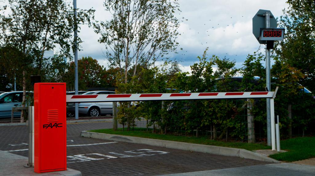 illegal installation of a barrier in the courtyard of a residential building