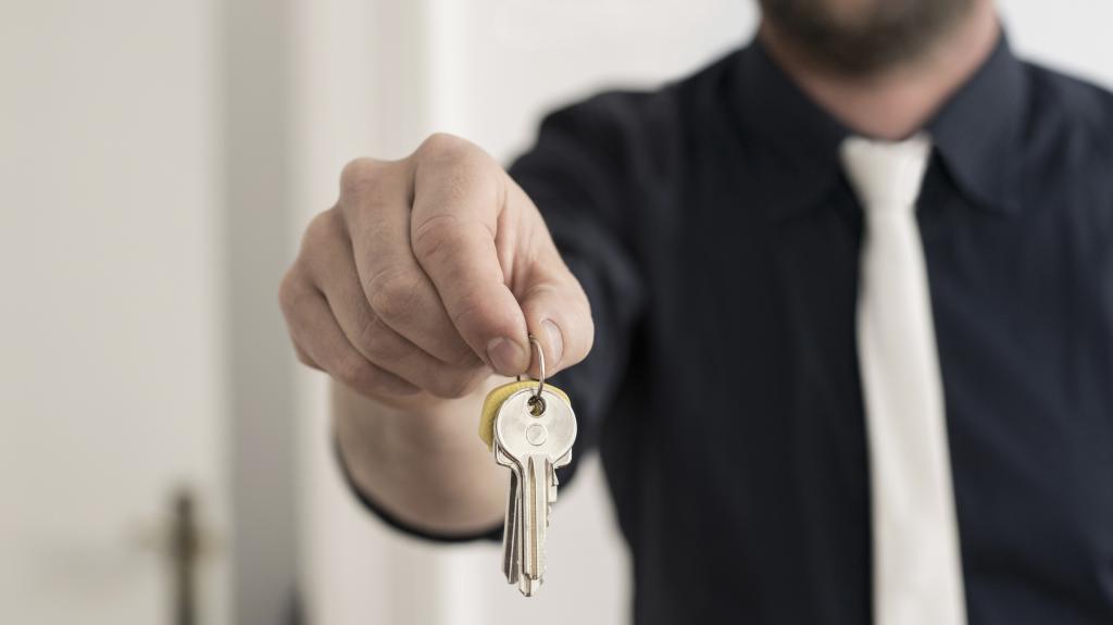 apartment rental followed by redemption Moscow