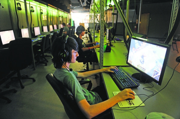 how to make money on computer games