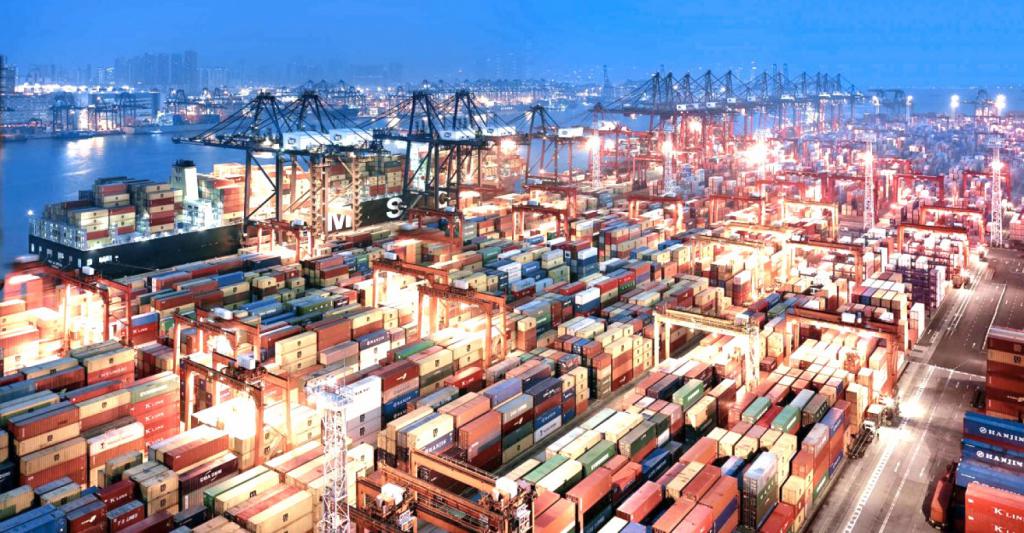 Maritime customs in the evening.